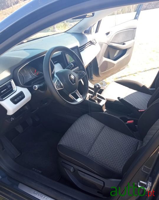 2021' Renault Clio photo #6