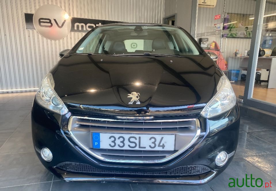 2012' Peugeot 208 photo #2