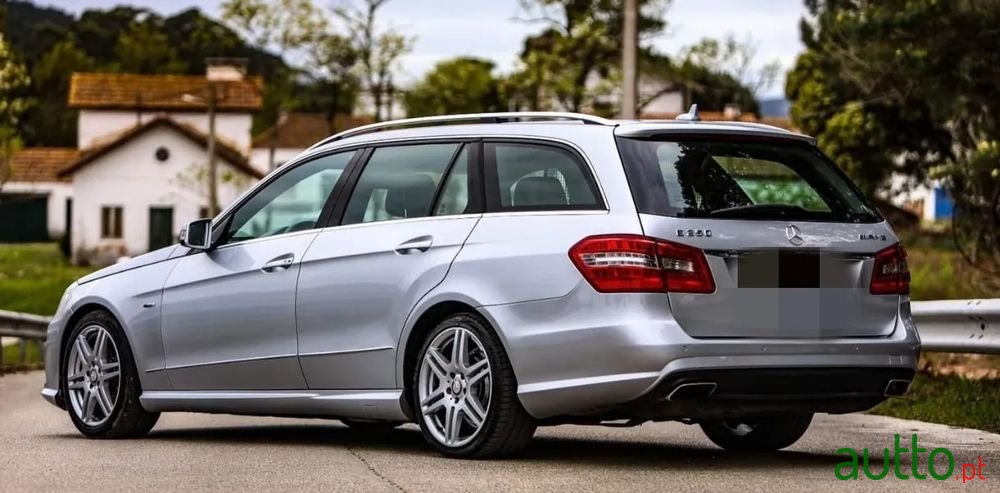 2010' Mercedes-Benz Classe E photo #1