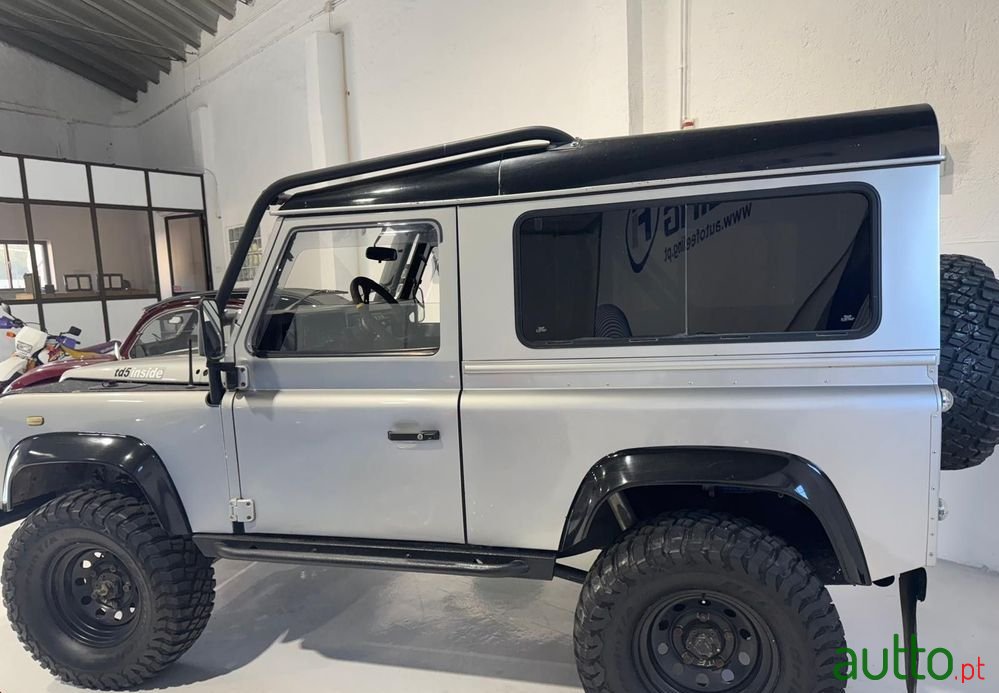 2002' Land Rover Defender photo #3