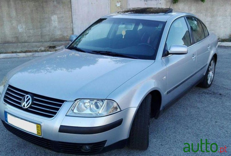 2001' Volkswagen Passat photo #1