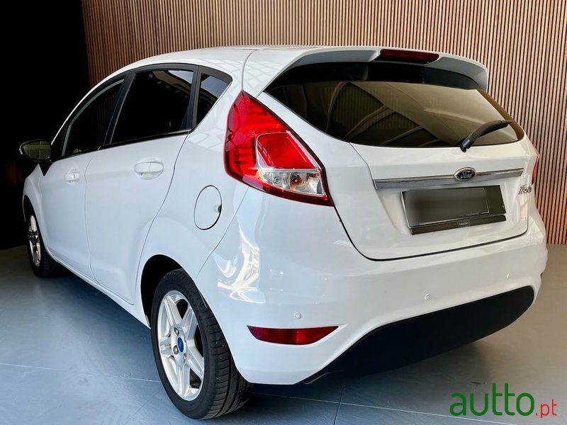 2015' Ford Fiesta photo #3