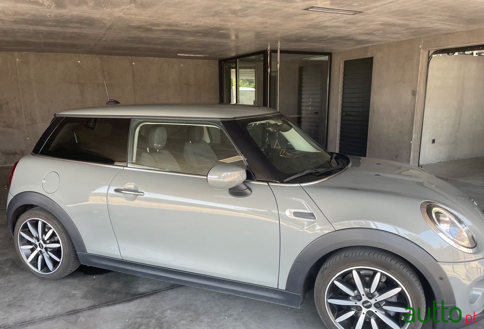 2021' MINI Cooper 3 Portas photo #2