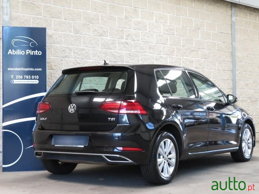 2017' Volkswagen Golf photo #4