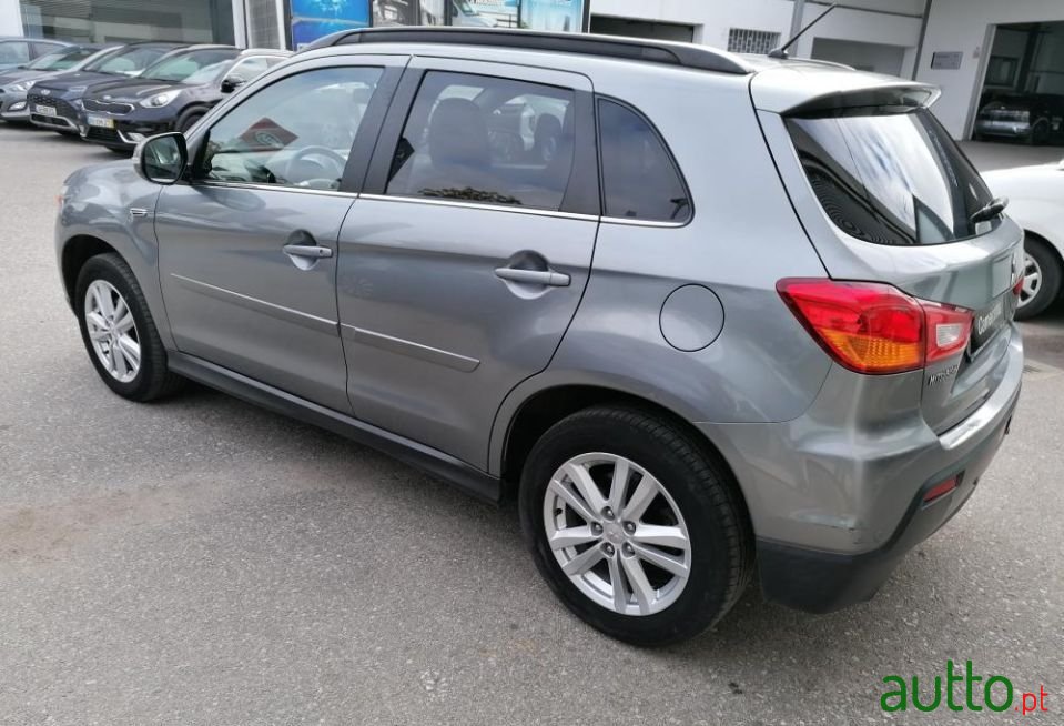 2013' Mitsubishi ASX photo #6