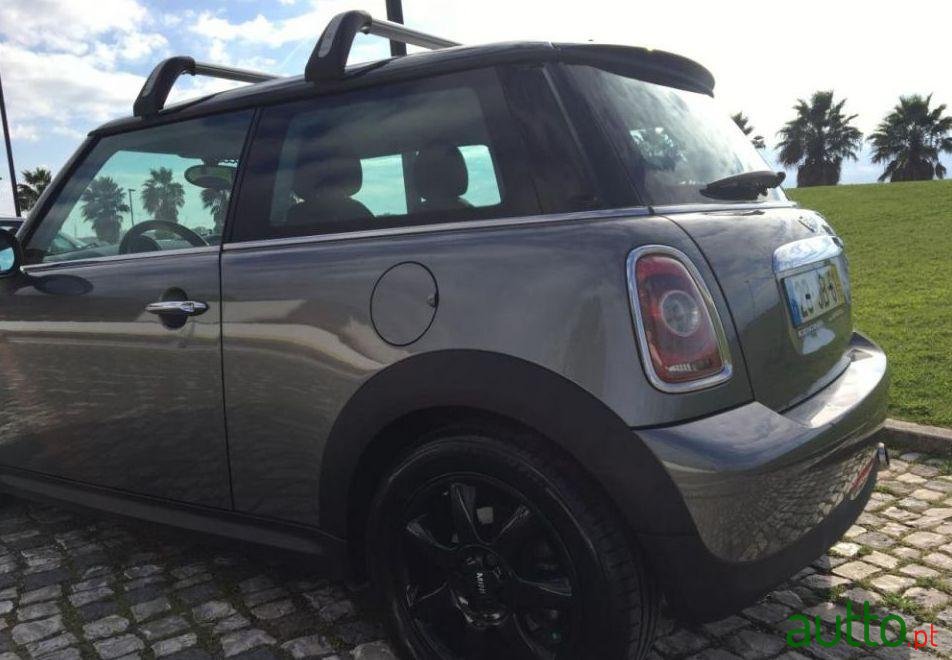 2010' MINI Cooper D photo #2