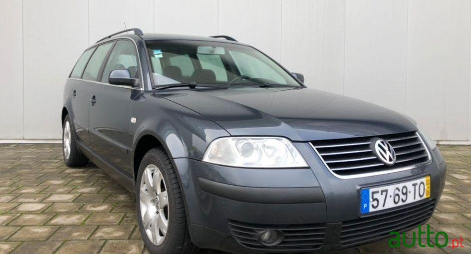 2002' Volkswagen Passat Variant photo #3