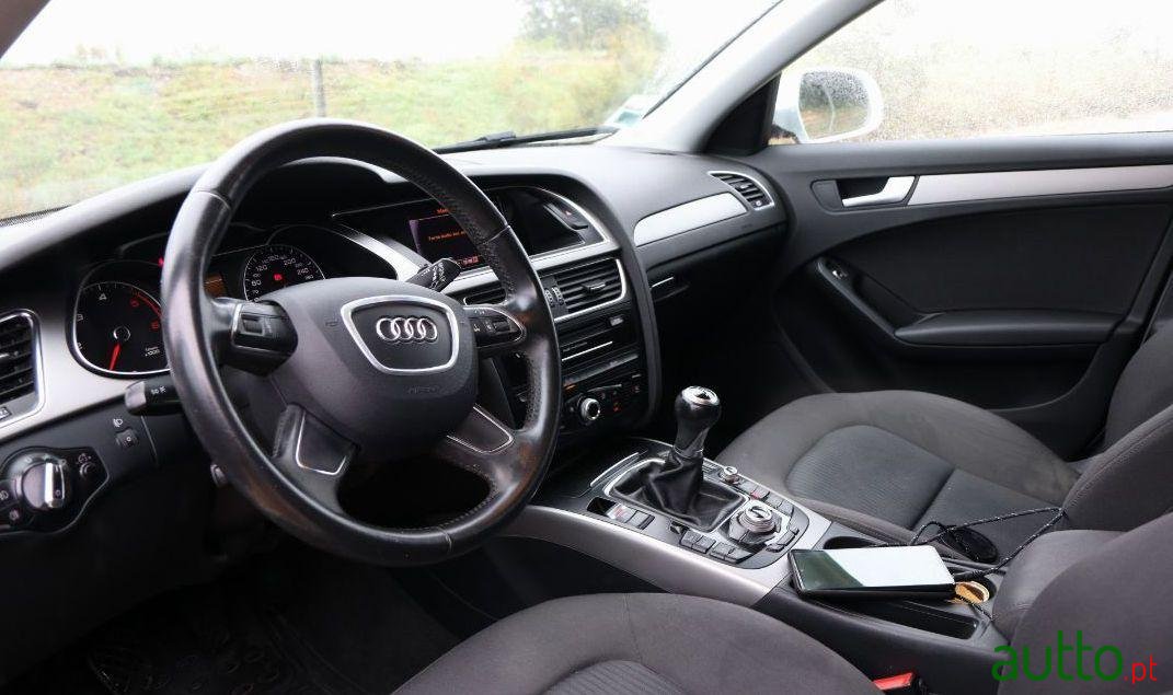 2012' Audi A4 Avant photo #2