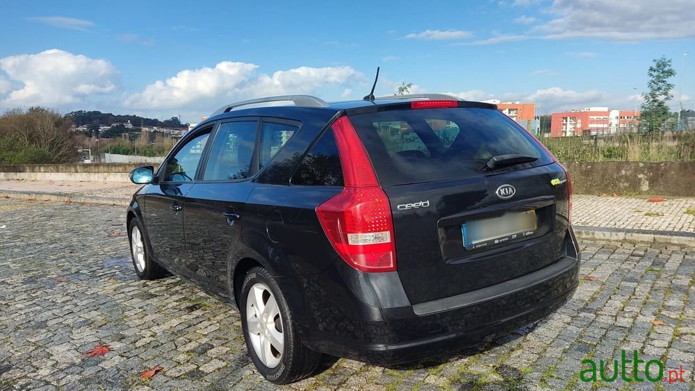 2010' Kia Ceed Sw photo #3