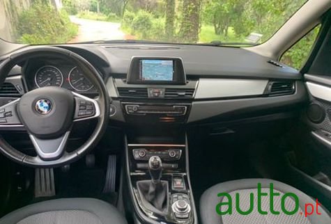 2015' BMW 216 Gran Tourer photo #2