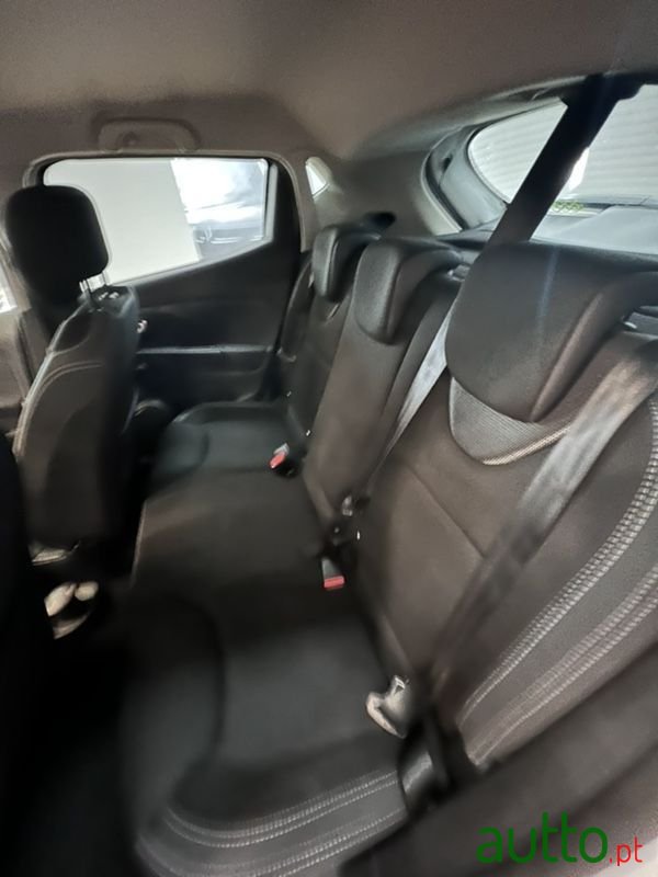 2017' Renault Clio Sport Tourer photo #3