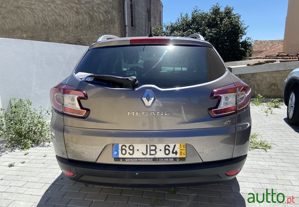 2010' Renault Megane Sport Tourer photo #1
