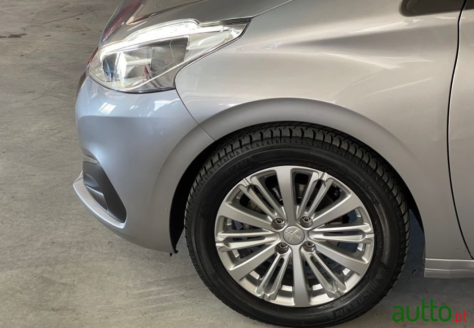 2019' Peugeot 208 photo #5