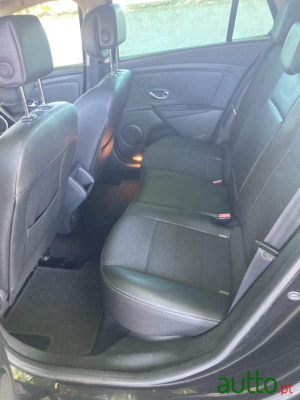 2011' Renault Megane Break photo #5