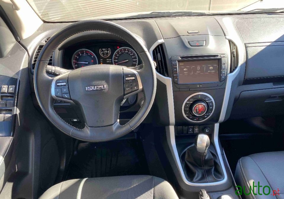 2020' Isuzu D-Max photo #2