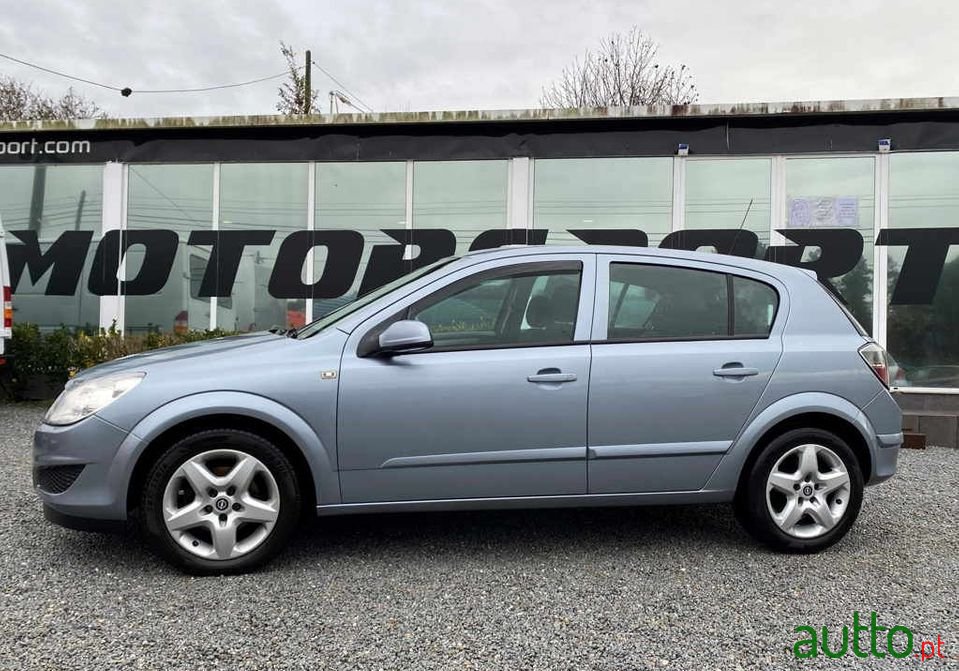 2007' Opel Astra photo #1