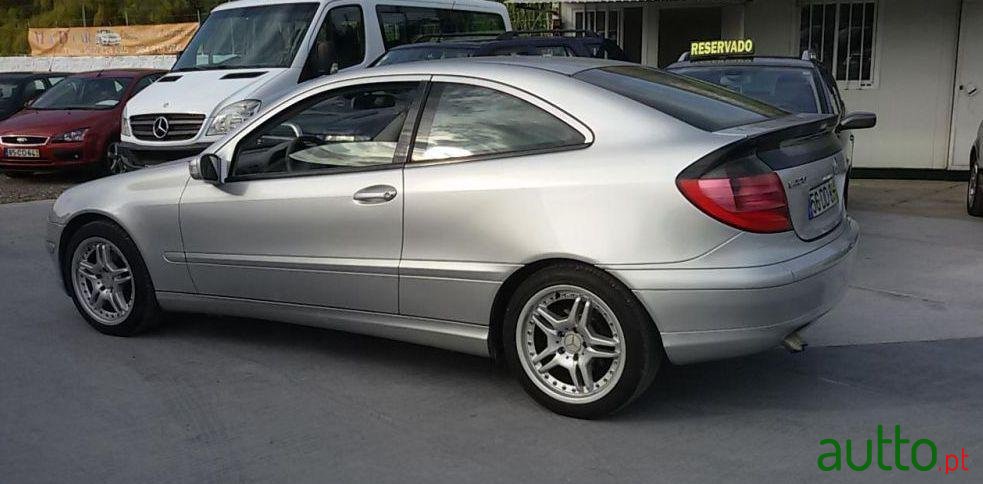 2003' Mercedes-Benz C-220 photo #2