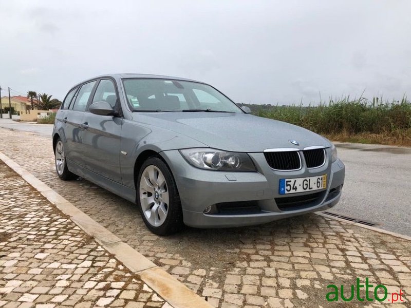 2008' BMW 320 D Touring photo #1