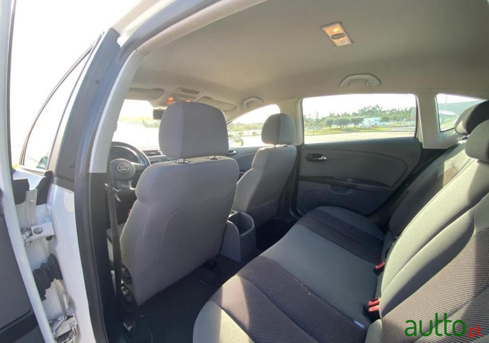 2008' SEAT Leon photo #5