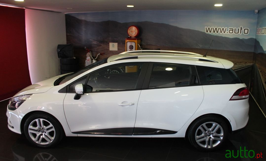 2016' Renault Clio Sport Tourer photo #4