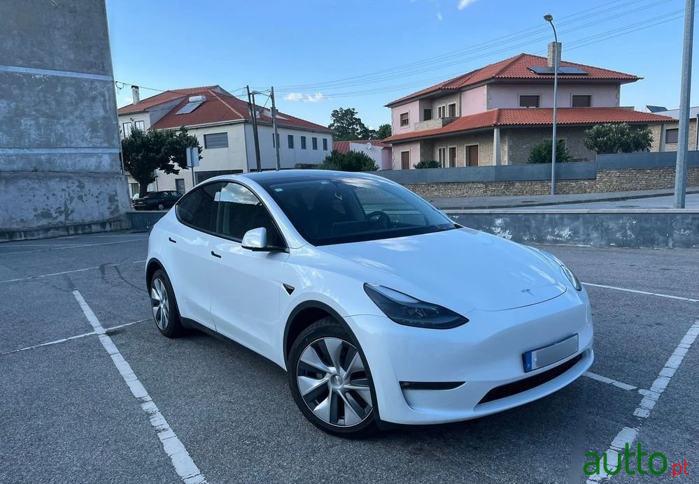 2023' Tesla Model Y photo #2