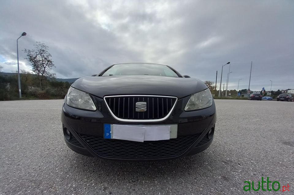 2010' SEAT Ibiza photo #2