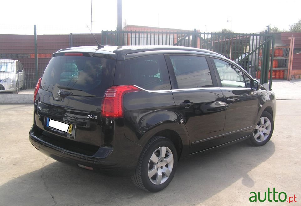 2015' Peugeot 5008 photo #2