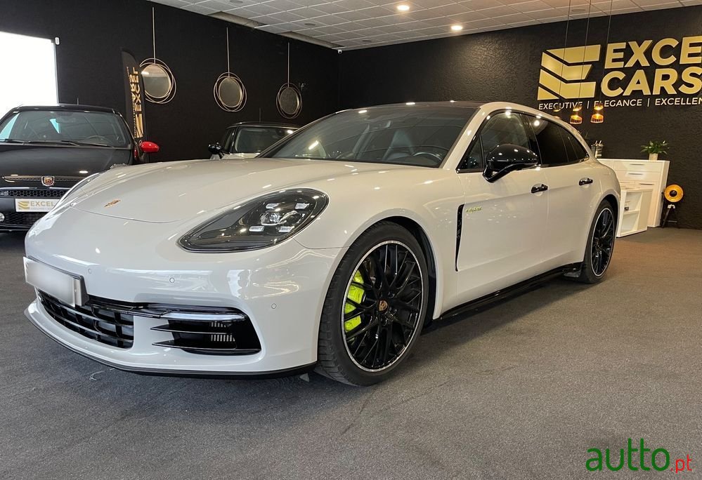 2018' Porsche Panamera Sport Turismo photo #1