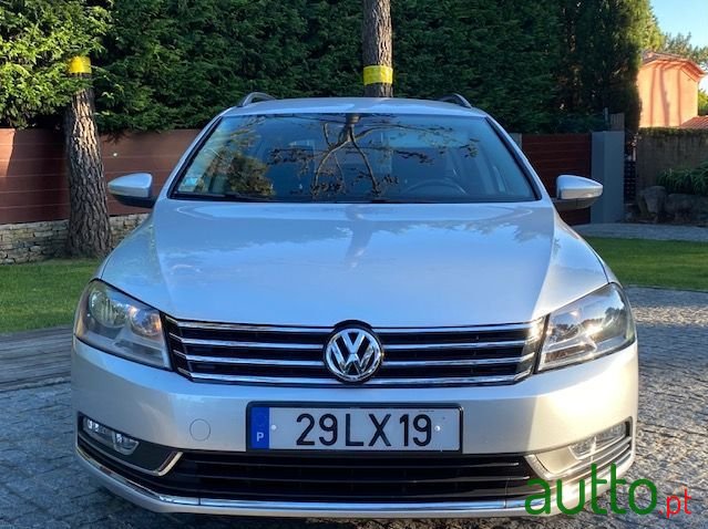 2011' Volkswagen Passat photo #4