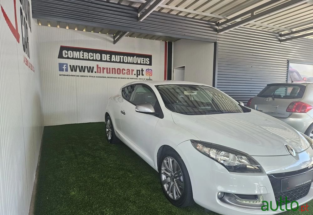 2013' Renault Mégane Coupe photo #2