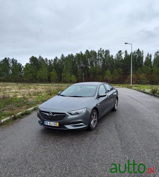 2019' Opel Insignia photo #1