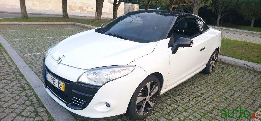 2010' Renault Megane photo #3