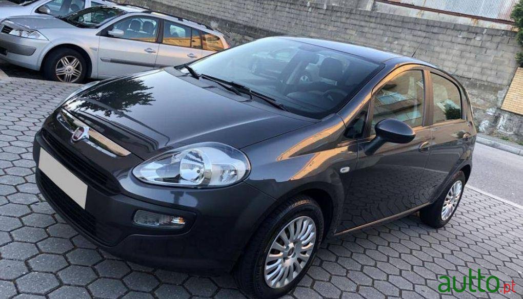 2011' Fiat Punto Evo photo #3