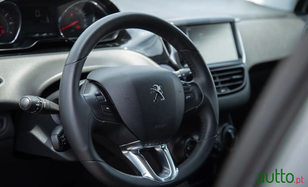 2014' Peugeot 208 1.2 Vti Active photo #5