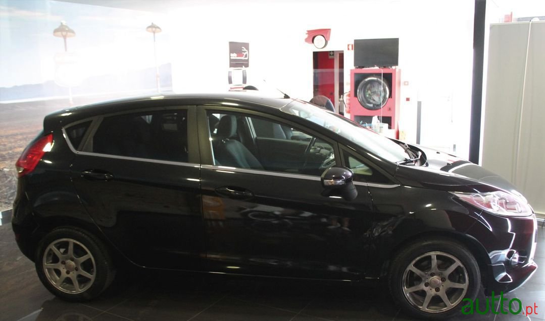 2010' Ford Fiesta photo #4