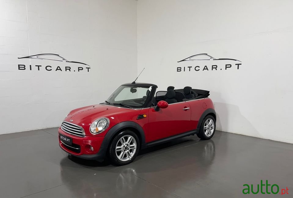2011' MINI Cabrio photo #4
