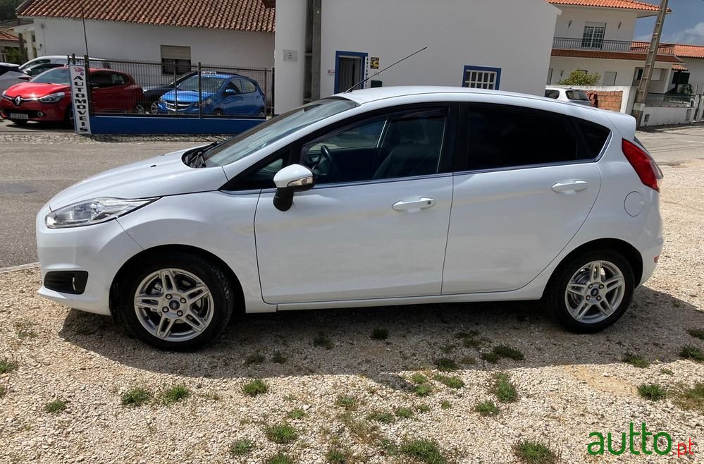 2015' Ford Fiesta photo #6