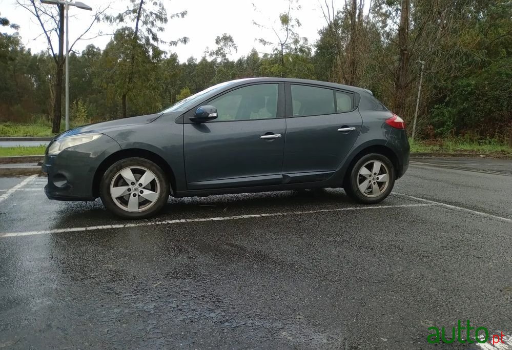 2010' Renault Megane photo #3