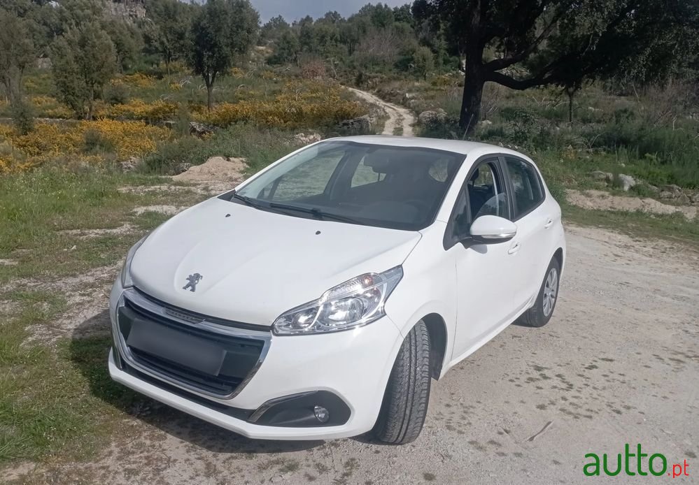 2019' Peugeot 208 photo #2