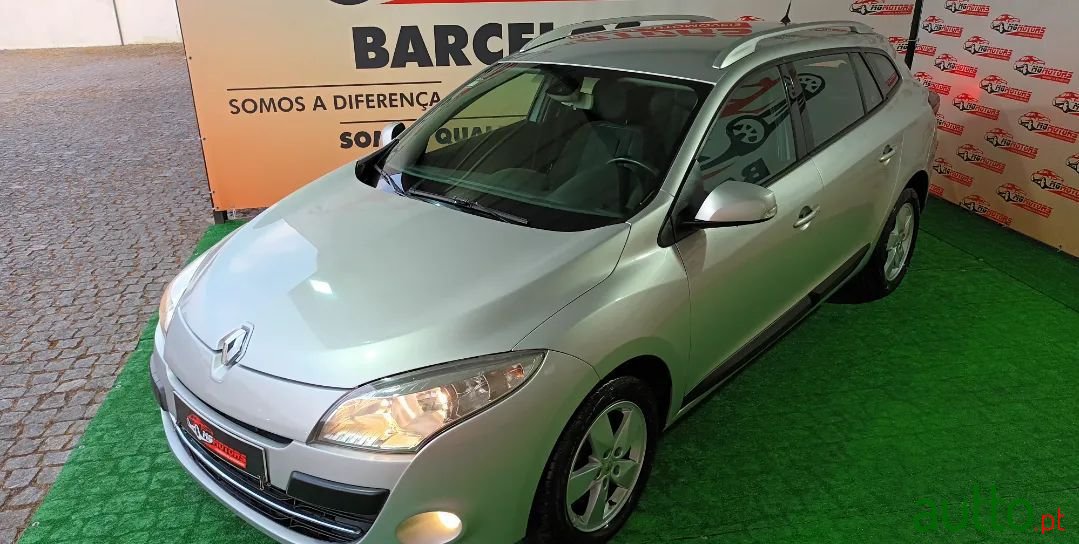 2011' Renault Megane Sport Tourer photo #4