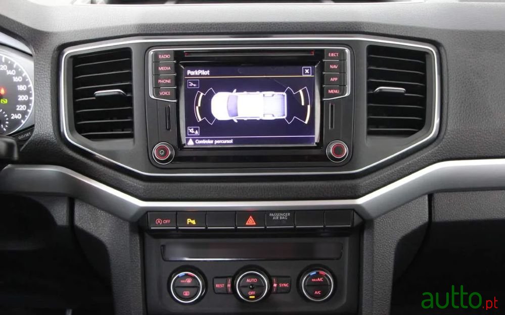 2020' Volkswagen Amarok photo #4