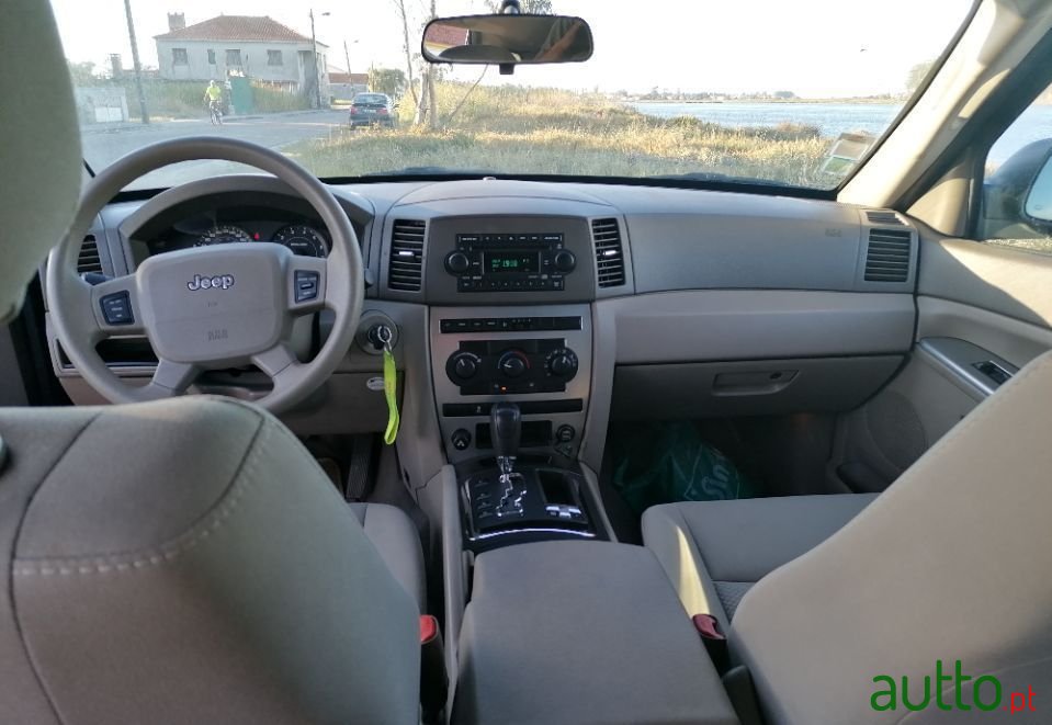2006' Jeep Grand Cherokee photo #3