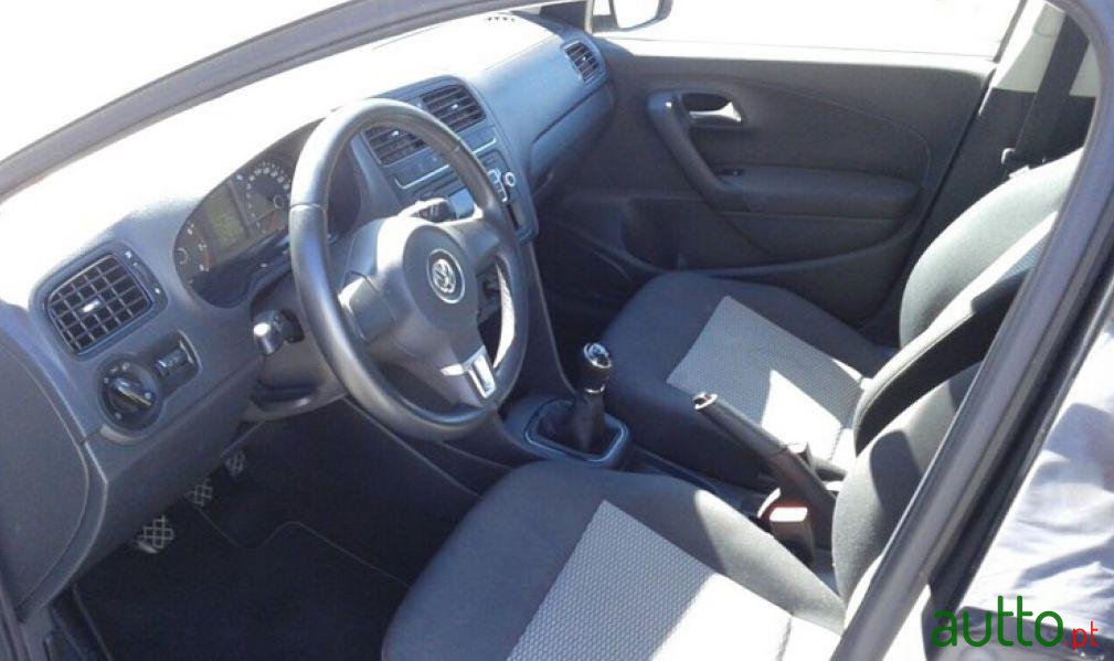 2013' Volkswagen Polo 1.2 Confortline photo #1