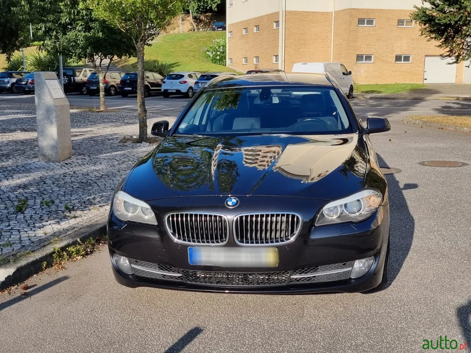 2011' BMW 520 photo #3