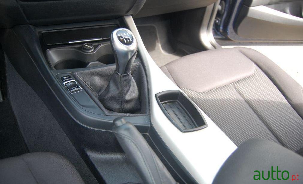 2013' BMW 116 D Efficientdynamics photo #1