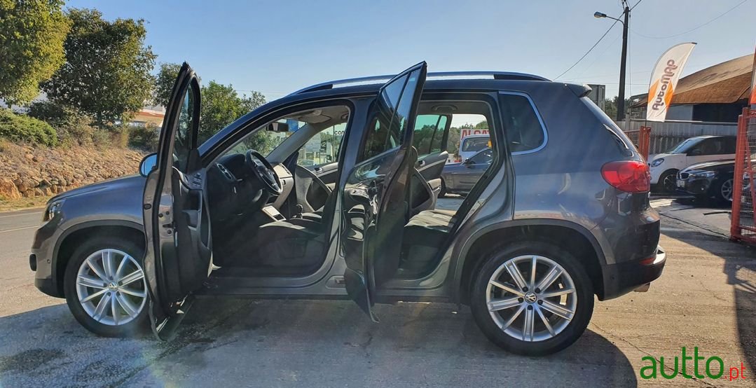 2014' Volkswagen Tiguan photo #2