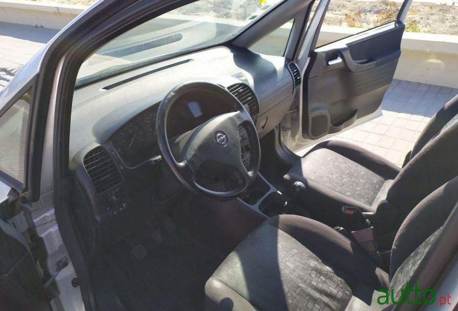 2002' Opel Zafira photo #1