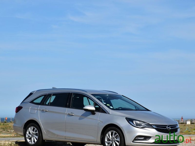 2019' Opel Astra Sports Tourer photo #1