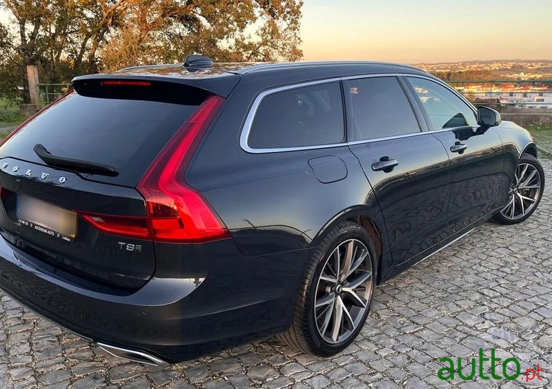 2020' Volvo V90 photo #2