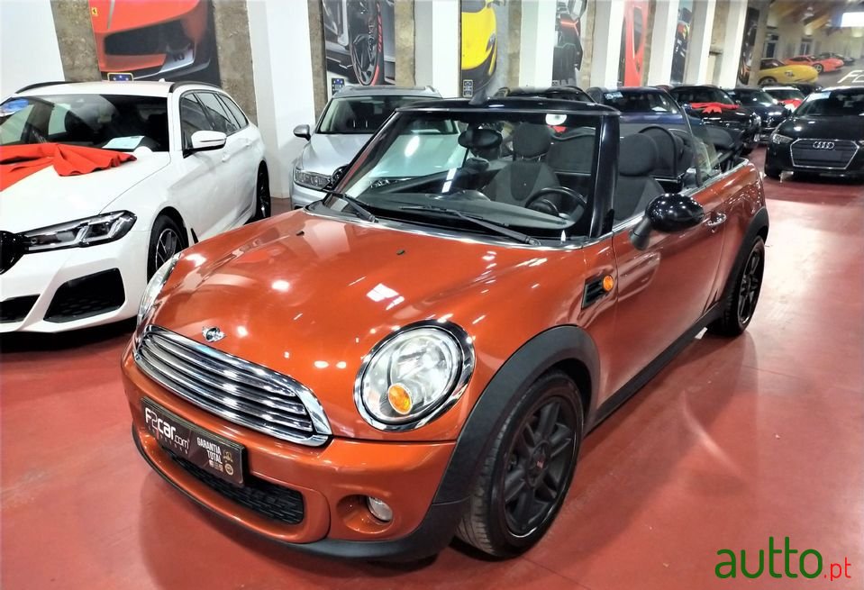 2010' MINI Cabrio photo #1